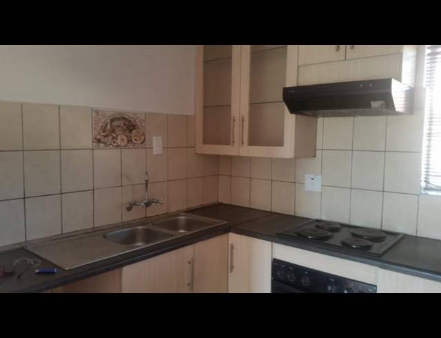 1 BEDROOM APARTMENT FOR SALE IN STRUBENVALE